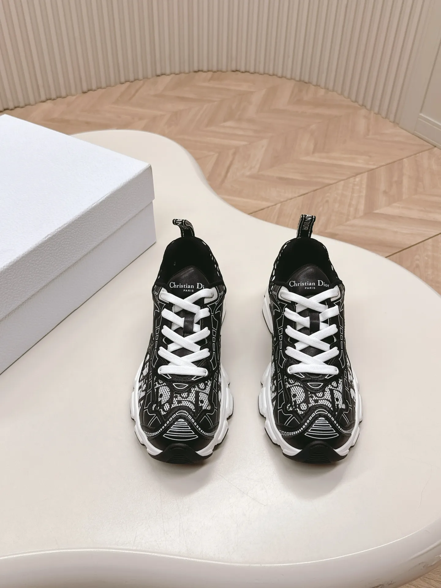 👟👟Ex-factory price 620👟👟 Hot item, star model 2024 main hot item, the newly released Dior Chrono new casual sports shoes, running shoes, dad shoes are really cool, full of futuristic feeling! Really cool! Once again interpreting Dior's concept of cool fashion, the lucky star will bless you with good luck. The new EVA sole is super light and super soft! A perfect replica of the original! Fully matched material and mold! ! 35-40